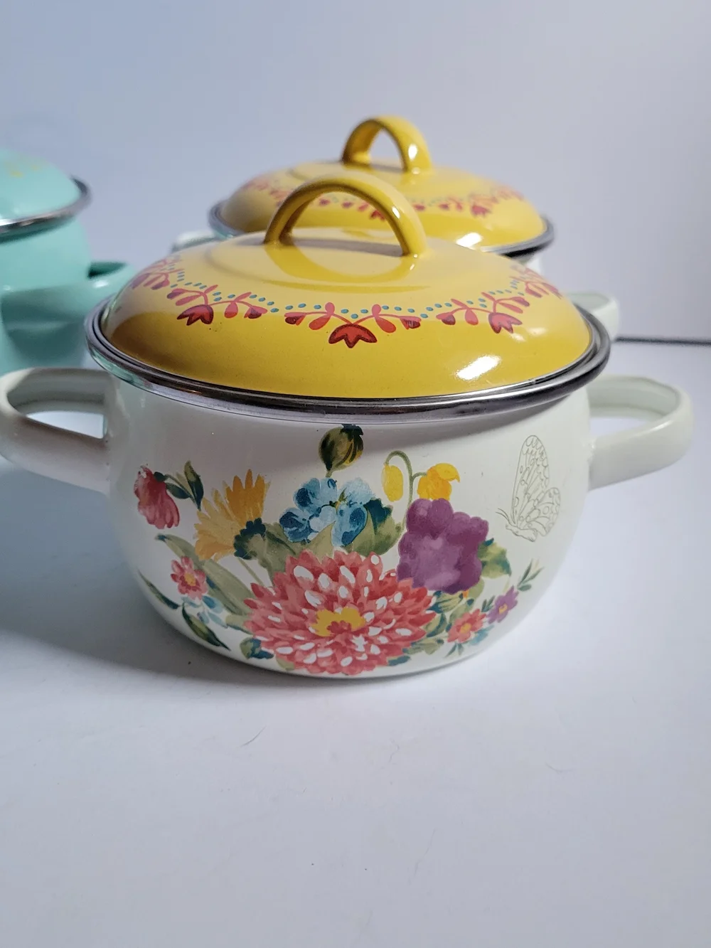 The Pioneer Woman Floral Enamel Soup Pots with Lids - Yellow & Mint (Set of 4).